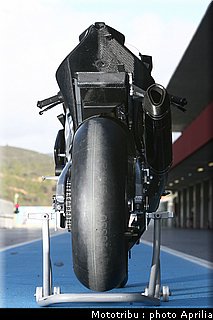 aprilia_rsv4_sbk2009_071.jpg