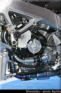 aprilia_rsv4_sbk2009_077.jpg