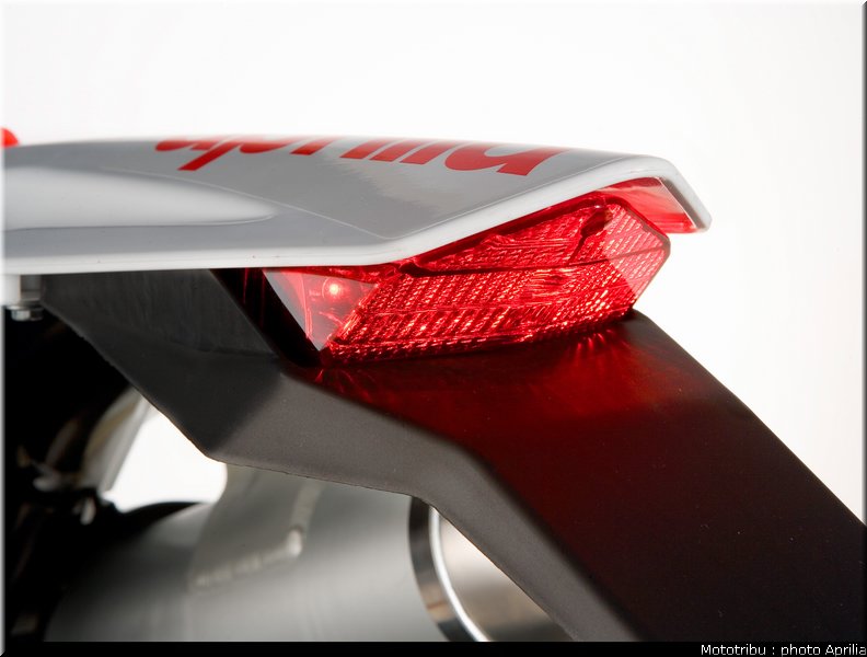 aprilia_rxv_450_550_2009_023