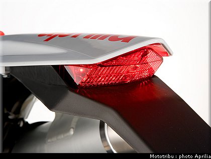 aprilia_rxv_450_550_2009_023.jpg