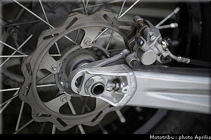 aprilia_rxv_450_550_2009_038.jpg