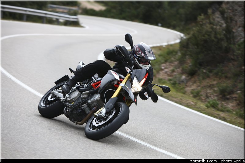aprilia_750_dorsoduro_factory_2010_008