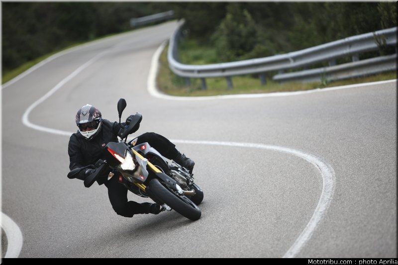 aprilia_750_dorsoduro_factory_2010_010