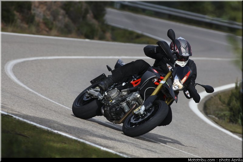aprilia_750_dorsoduro_factory_2010_011