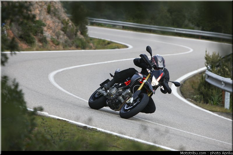 aprilia_750_dorsoduro_factory_2010_012