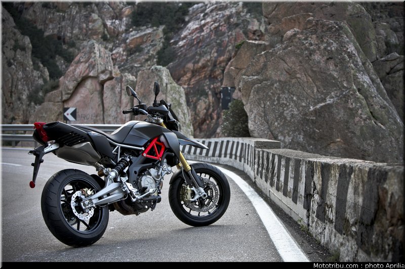 aprilia_750_dorsoduro_factory_2010_022