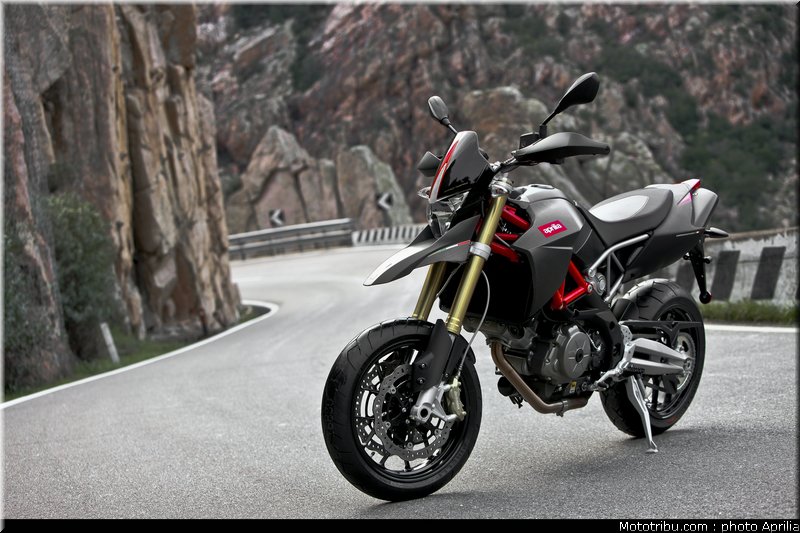 aprilia_750_dorsoduro_factory_2010_023