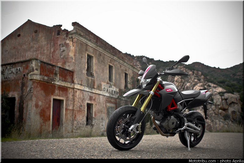 aprilia_750_dorsoduro_factory_2010_024