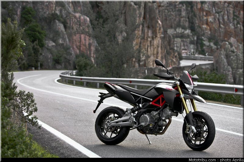 aprilia_750_dorsoduro_factory_2010_027