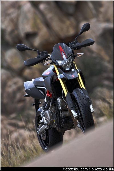 aprilia_750_dorsoduro_factory_2010_028