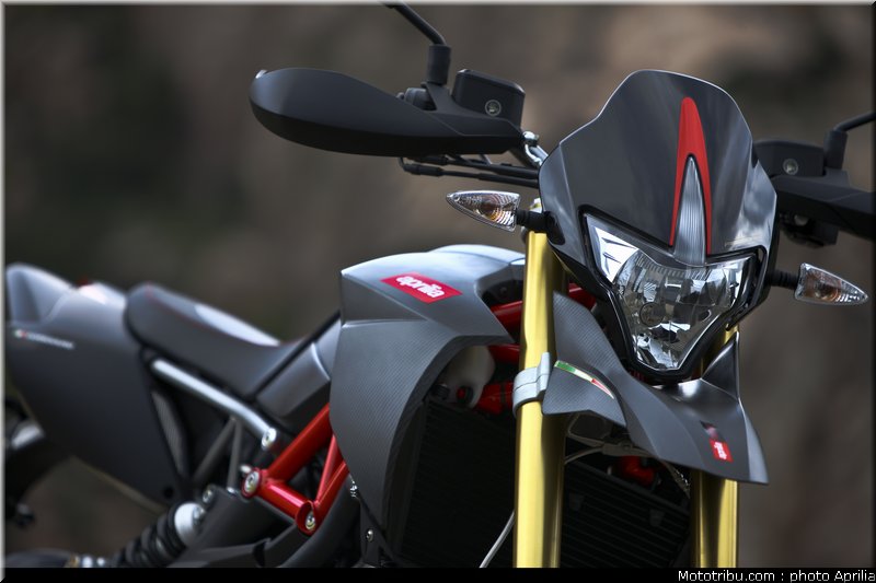 aprilia_750_dorsoduro_factory_2010_033