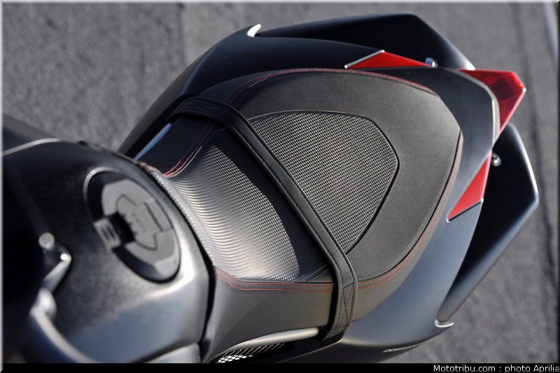 aprilia_750_dorsoduro_factory_2010_041