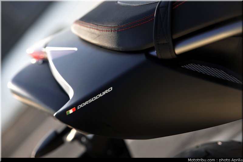 aprilia_750_dorsoduro_factory_2010_042