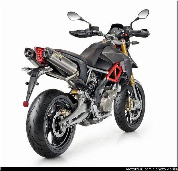 aprilia_750_dorsoduro_factory_2010_052