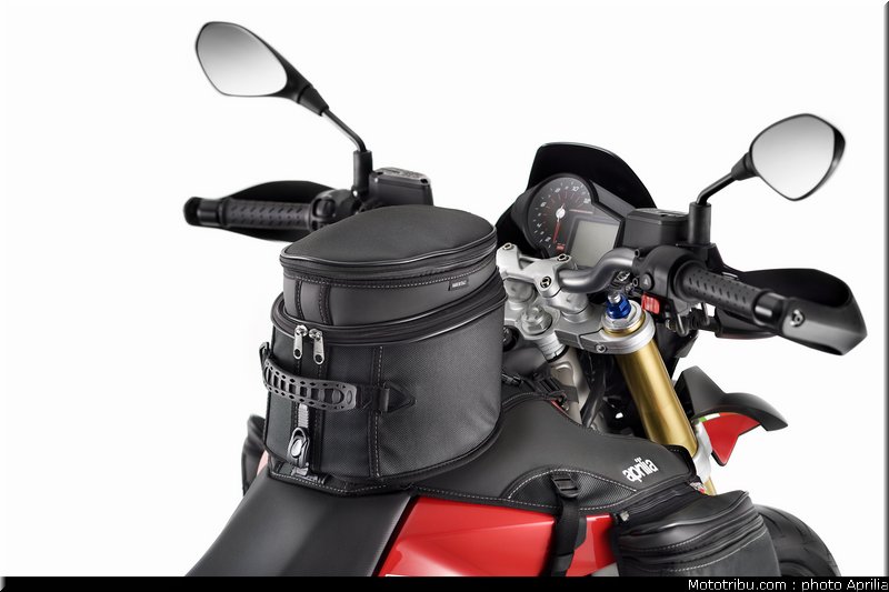 aprilia_750_dorsoduro_factory_2010_058