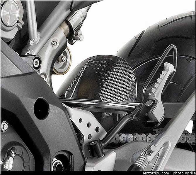 aprilia_750_dorsoduro_factory_2010_062