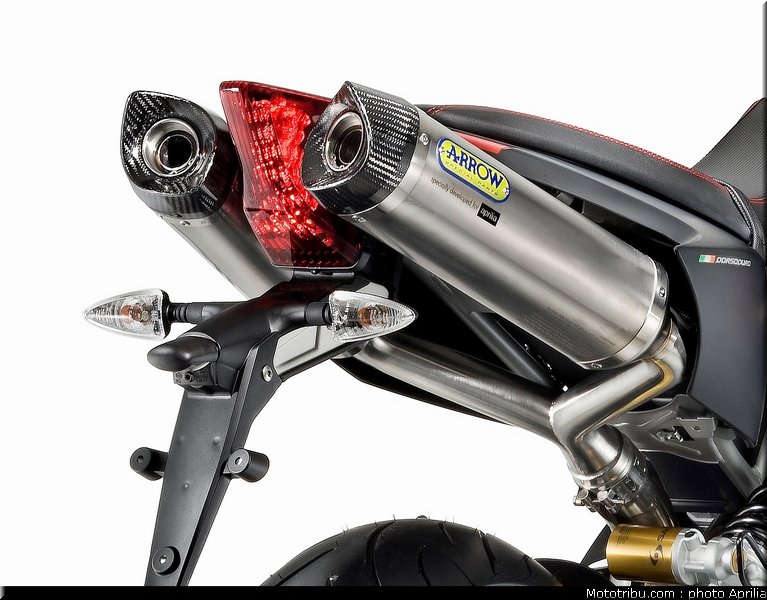 aprilia_750_dorsoduro_factory_2010_064
