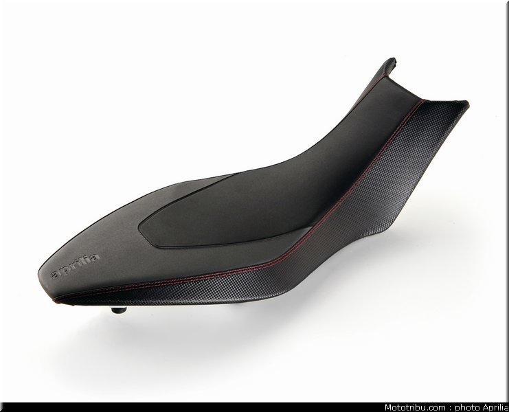 aprilia_750_dorsoduro_factory_2010_075