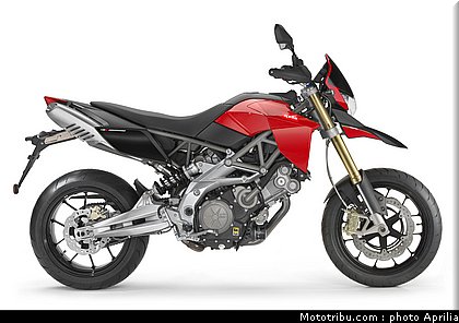 aprilia_750_dorsoduro_2010_003.jpg