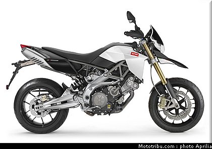 aprilia_750_dorsoduro_2010_004.jpg