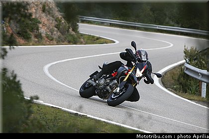 aprilia_750_dorsoduro_factory_2010_012.JPG