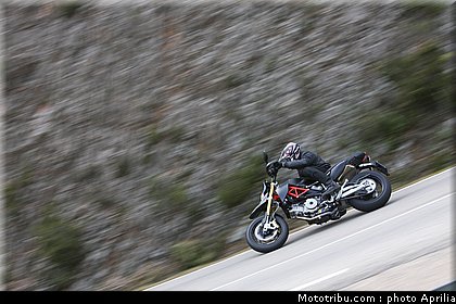 aprilia_750_dorsoduro_factory_2010_014.JPG