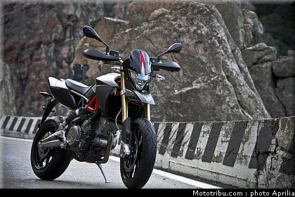 aprilia_750_dorsoduro_factory_2010_021.JPG