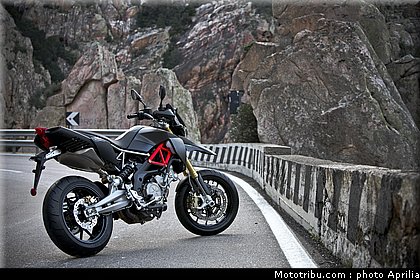 aprilia_750_dorsoduro_factory_2010_022.JPG