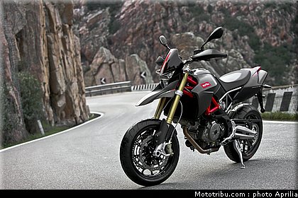 aprilia_750_dorsoduro_factory_2010_023.JPG