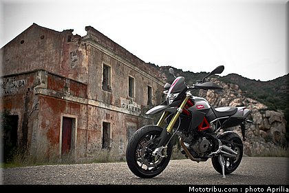 aprilia_750_dorsoduro_factory_2010_024.JPG