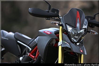 aprilia_750_dorsoduro_factory_2010_033.JPG