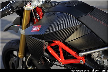 aprilia_750_dorsoduro_factory_2010_034.JPG