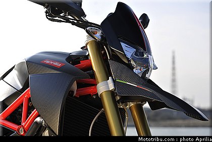 aprilia_750_dorsoduro_factory_2010_035.JPG