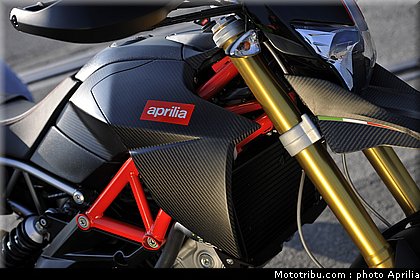 aprilia_750_dorsoduro_factory_2010_036.JPG
