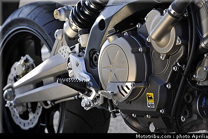 aprilia_750_dorsoduro_factory_2010_044.JPG