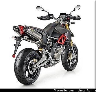 aprilia_750_dorsoduro_factory_2010_052.jpg