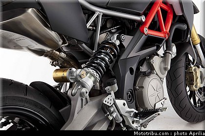 aprilia_750_dorsoduro_factory_2010_055.jpg
