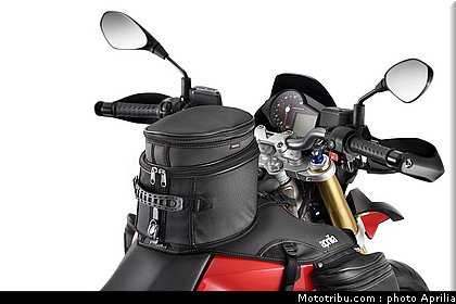 aprilia_750_dorsoduro_factory_2010_058.jpg