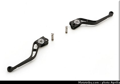 aprilia_750_dorsoduro_factory_2010_071.jpg