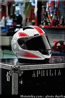 aprilia_750_dorsoduro_factory_2010_072.jpg