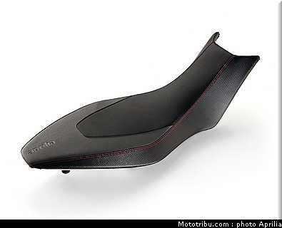 aprilia_750_dorsoduro_factory_2010_075.jpg