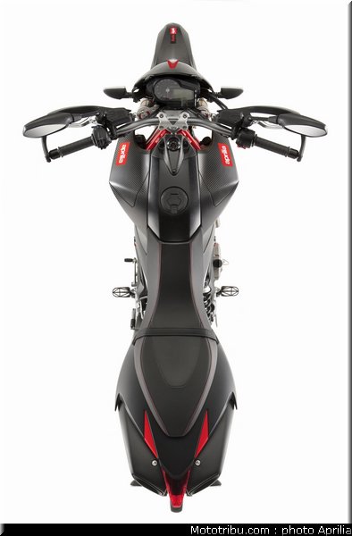 aprilia_750_dorsoduro_factory_3_2010