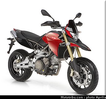 aprilia_750_dorsoduro_1_2010.jpg