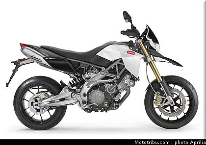 aprilia_750_dorsoduro_4_2010.jpg