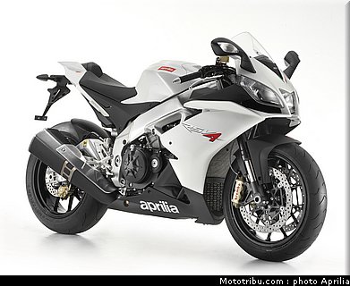 aprilia_rsv4r_3_2010.jpg