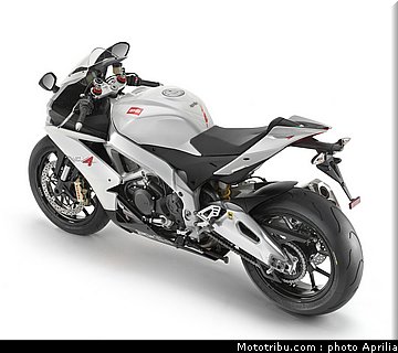 aprilia_rsv4r_6_2010.jpg