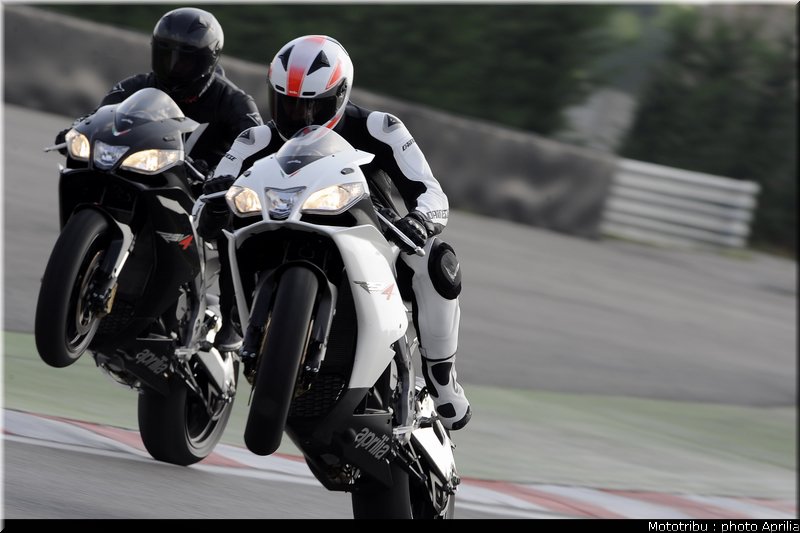 aprilia_rsv4r_2010_001