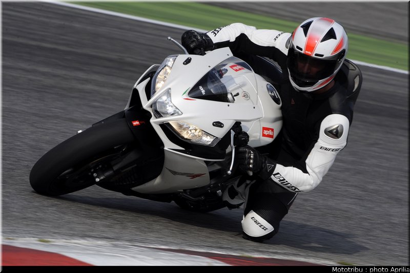 aprilia_rsv4r_2010_004