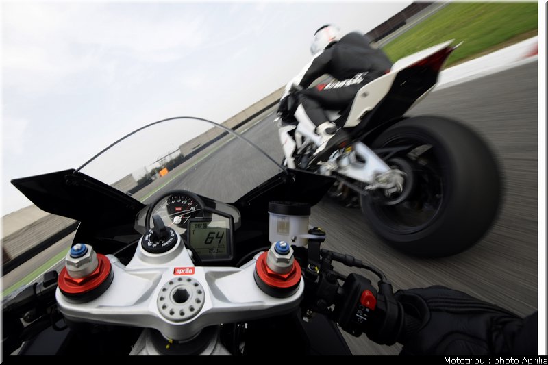 aprilia_rsv4r_2010_009