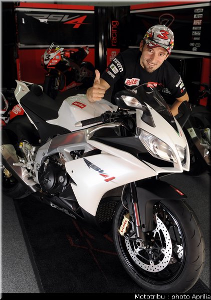 aprilia_rsv4r_2010_017
